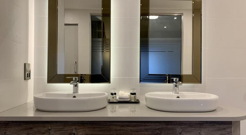 Image of Deluxe Suite 12