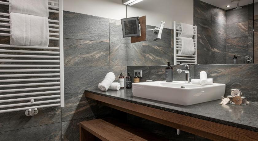 Image of Superior Suite 2