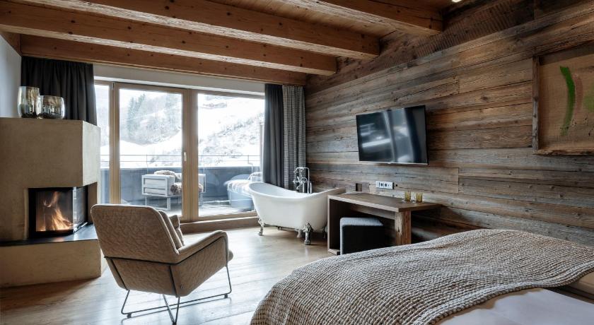 Image of Superior Suite 0