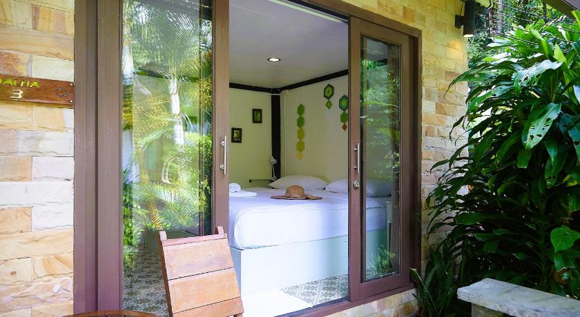 Image of Deluxe Bungalow with Garden View 4