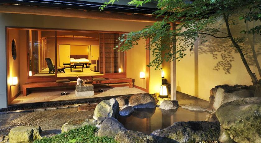 Japanese-Style Suite with Open-Air Bath "Aoi"