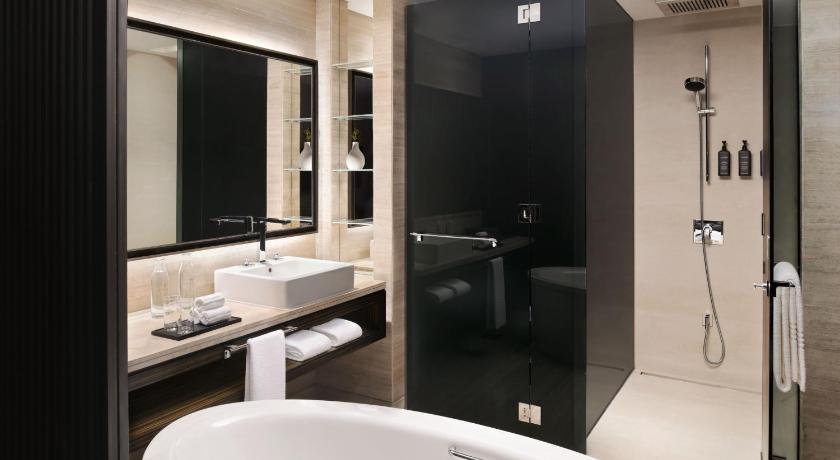 Image of Deluxe Guest room, 1 King 6