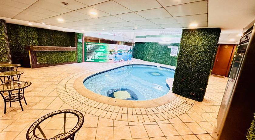 Queens Hotel - image 10