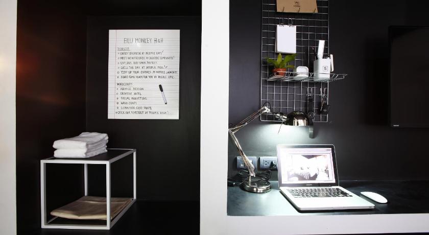 Image of Deluxe Twin with Bathtub 10