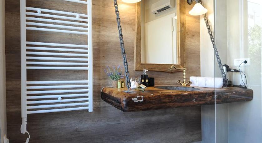 Silver & Gold Luxury Rooms photo