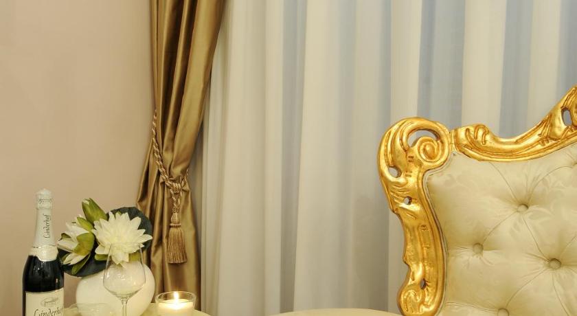Silver & Gold Luxury Rooms photo