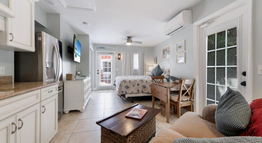An Island Getaway at Palm Tree Villas