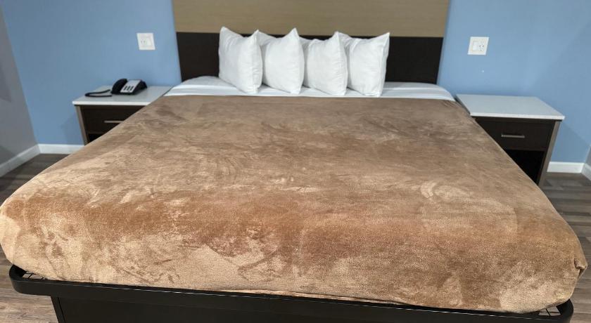 Image of 1 King Bed Non Smoking 12
