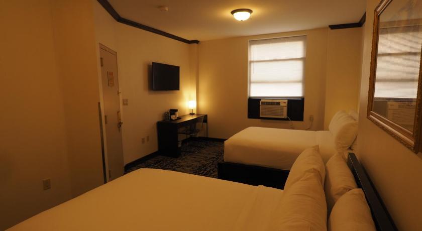 Image of Gold Two Queen Beds 4