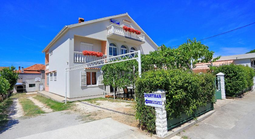 Guest House Barba — Hotel in Sukosan