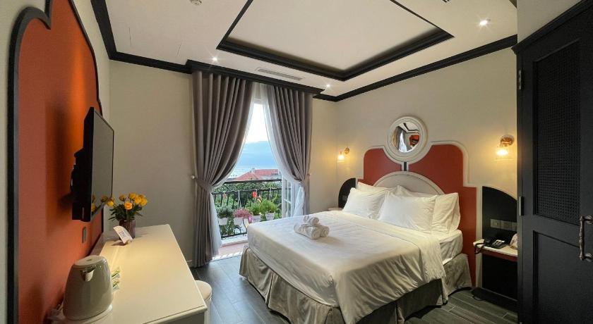 Le Bonheur Hotel - image 31