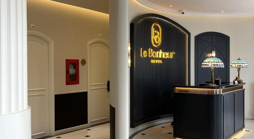 Le Bonheur Hotel - image 20