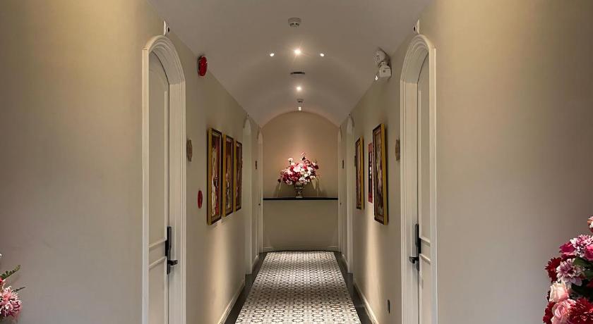 Le Bonheur Hotel - image 47