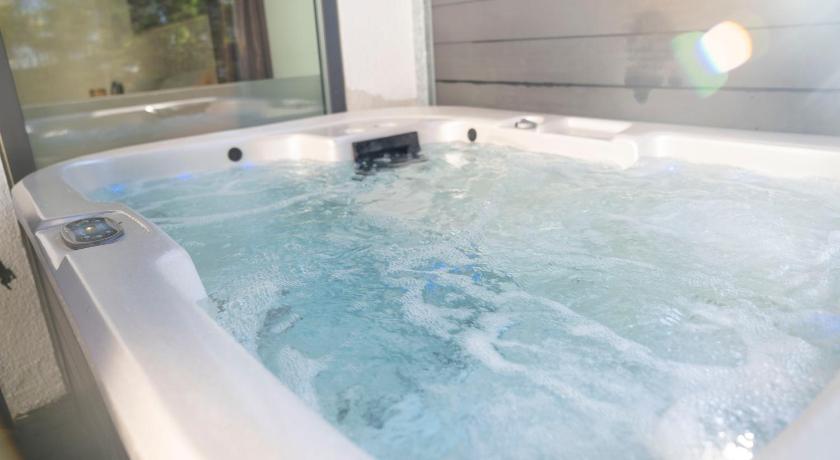 Image of Double Room with Spa Bath 13