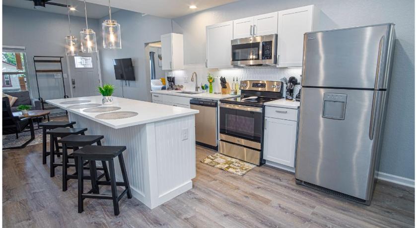 샌안토니오 (TX) Escape to 4BR3BA Downtown Home Brand New 3성급 숙소 레스토랑