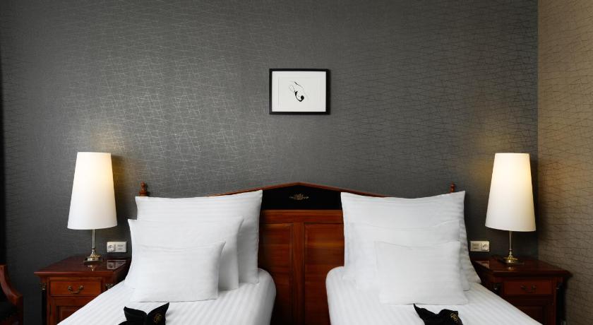 Image of Superior Room 9