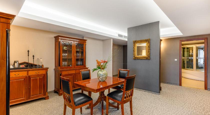 Image of Royal Suite 5