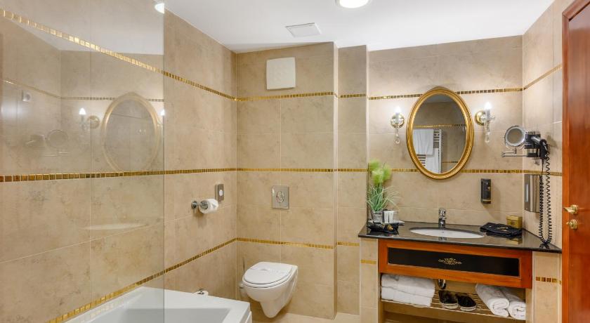 Image of Romantic Suite 3