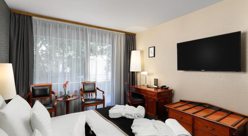 Image of Superior Room 3