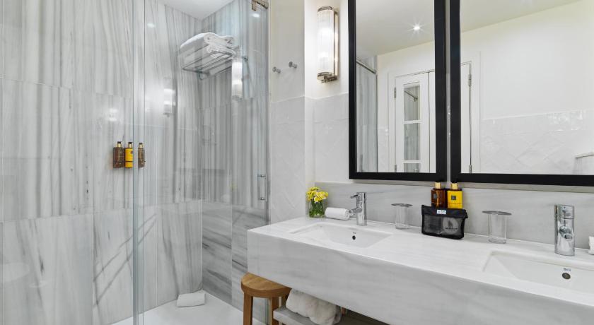 Bild av Rum Grand Deluxe med terrass och jacuzzi (Grand Deluxe Terrace Room with Jacuzzi) 8