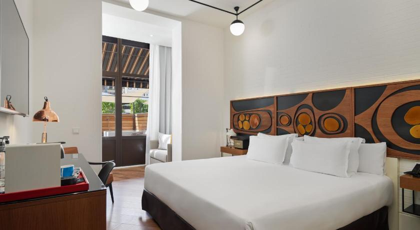 Bild av Rum Grand Deluxe med terrass och jacuzzi (Grand Deluxe Terrace Room with Jacuzzi) 1