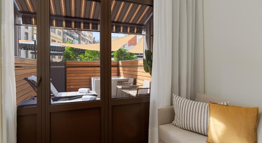 Bild av Rum Grand Deluxe med terrass och jacuzzi (Grand Deluxe Terrace Room with Jacuzzi) 12