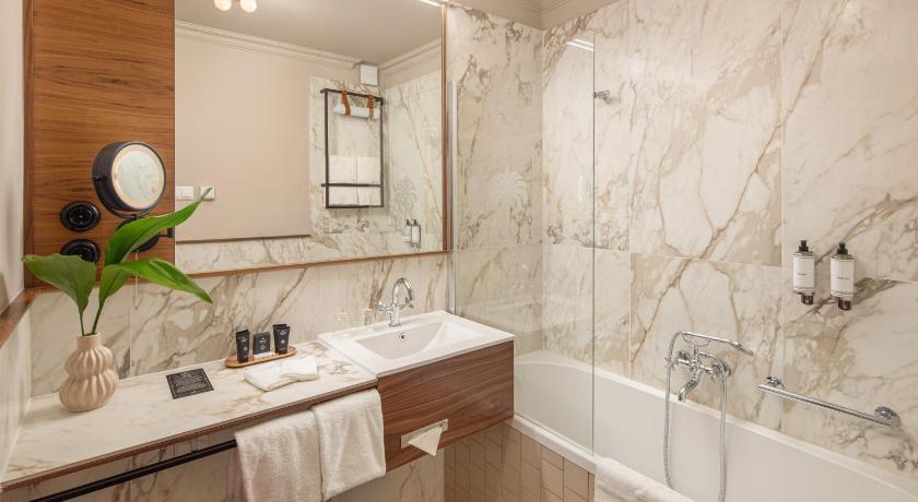 Image of Deluxe Suite 12