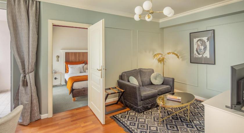 Image of Superior King Suite 12