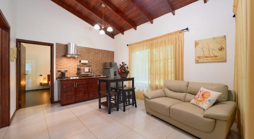 Image of Apartment with Garden View 4