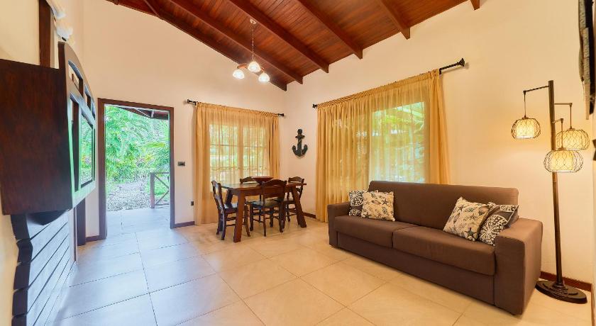 Image of Apartment with Garden View 5
