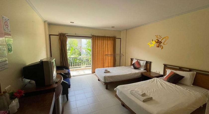 Image of Double Room with Garage 3