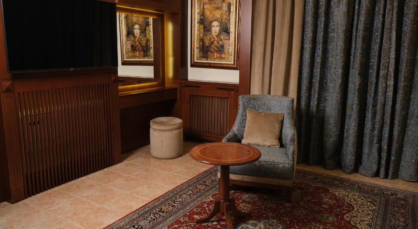 Image of King Room with Mountain View 6