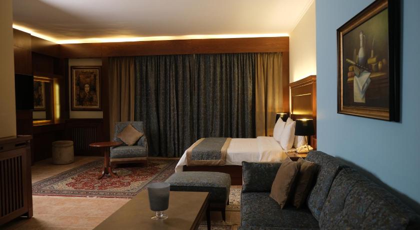 Image of King Room with Mountain View 2