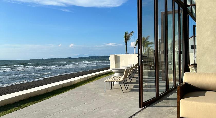 Tana Beach Villas - image 7