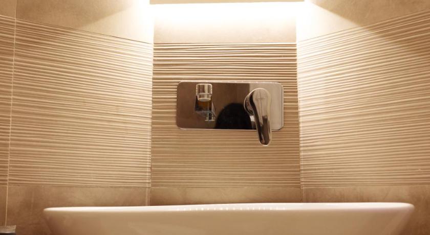 Deluxe szoba kétszemélyes vagy 2 külön ággyal - városra nyíló kilátással (Deluxe Double or Twin Room with City View) fotója 6