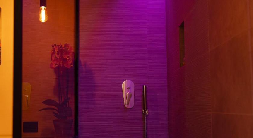 Deluxe szoba kétszemélyes vagy 2 külön ággyal - városra nyíló kilátással (Deluxe Double or Twin Room with City View) fotója 2