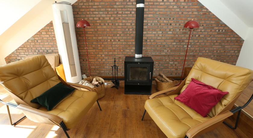 Image of Standard Queen Room 8