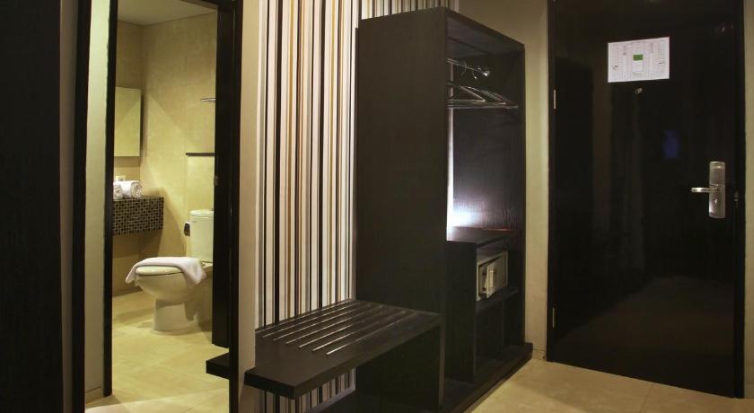 Cabin Hotel photo