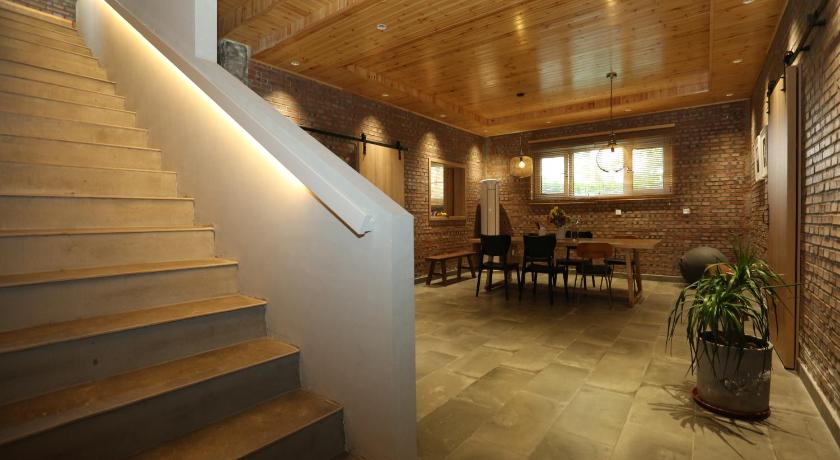 Image of Standard Queen Room 7