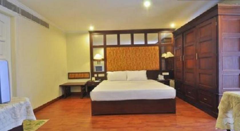 Holiday Hotel Cherai