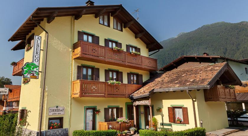 Garni Bonsai — Hotel in Pinzolo