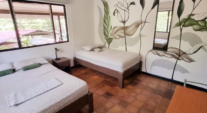 Image of Standard Triple Room with Shared Bathroom 0