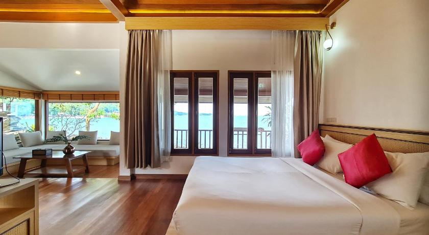 Image of Vimarn Suite Sea View 7