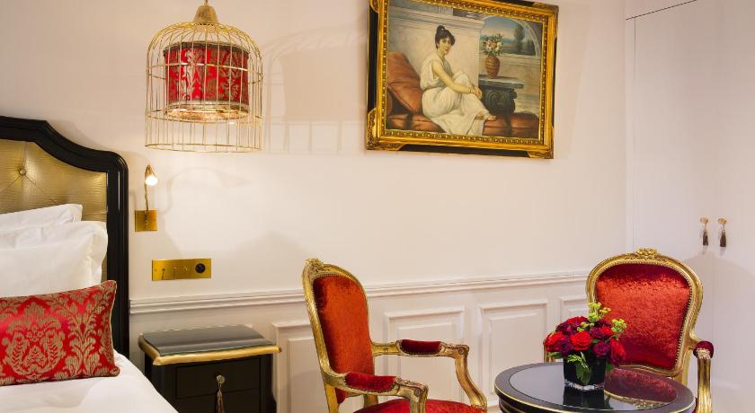 Immagine di Junior Suite con Vasca Idromassaggio (Junior Suite with Jacuzzi) 5