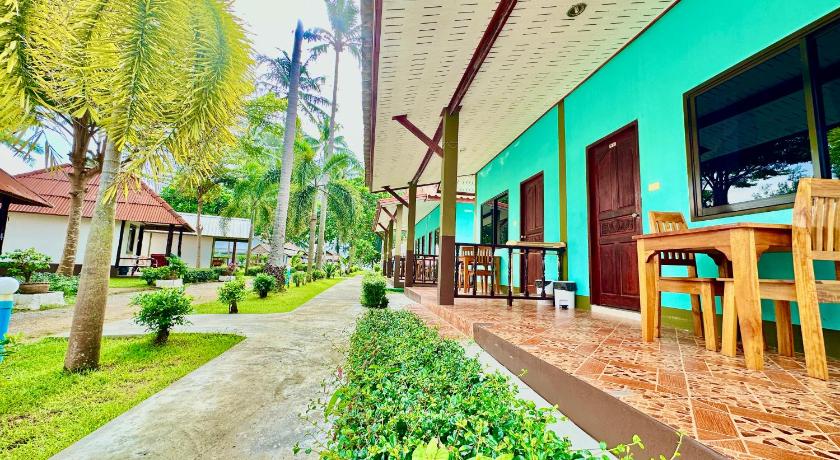 Lanta L.D. Beach Bungalows - image 16