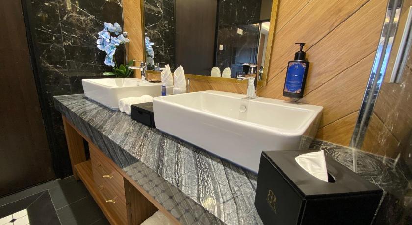 Image of Club Suite 13
