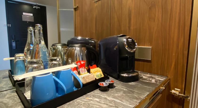 Image of Deluxe Premier 1