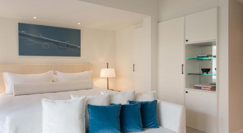 Image of Signature Room 1