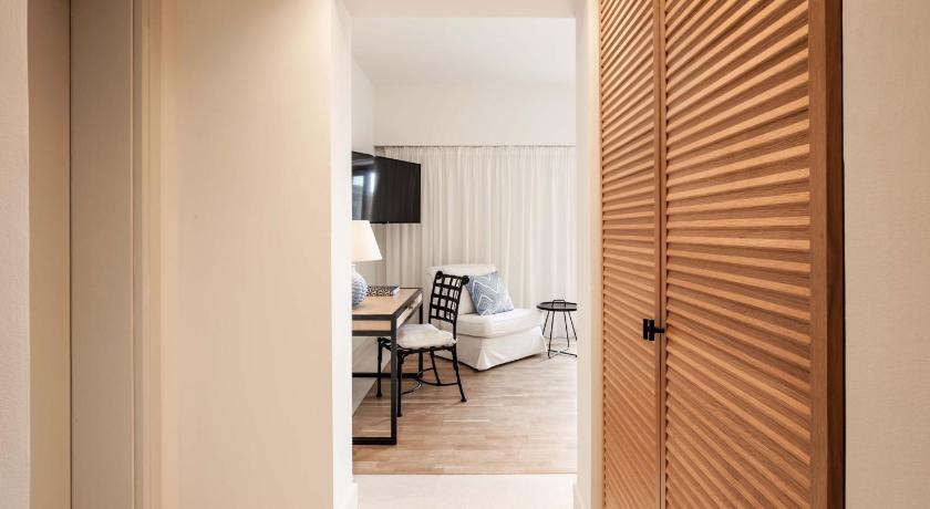 Image of Deluxe Suite Sea View 7