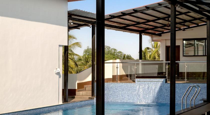 La Baga Beach Hotel - image 17